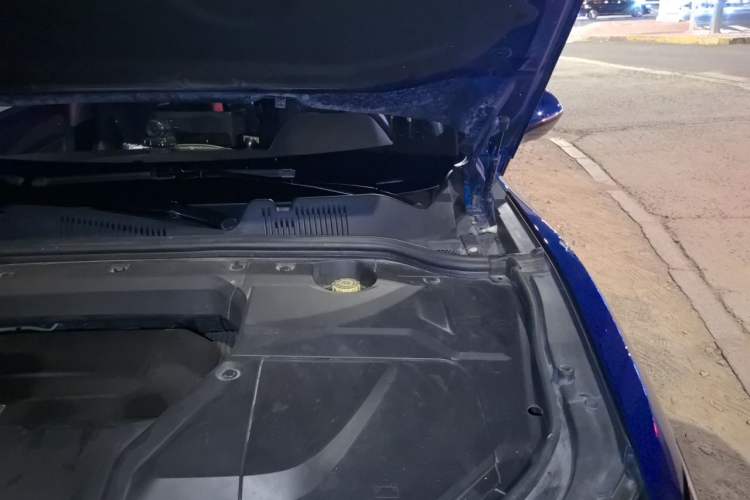 Used Wey VV5 2017 2.0T Flagship Edition Engine Bay Left