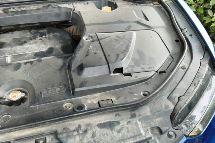 Used Wey VV5 2017 2.0T Flagship Edition Engine Bay Left