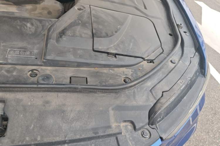 Used Wey VV5 2017 2.0T Flagship Edition Engine Bay Left