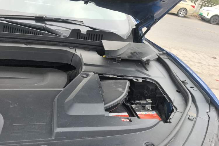 Used Wey VV5 2017 2.0T Ultra-Luxury Version Engine Bay Left