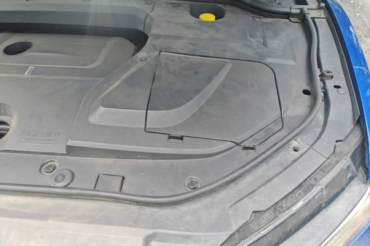 Used Wey VV5 2017 2.0T Ultra-Luxury Version Engine Bay Left