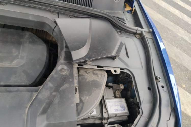 Used Wey VV5 2017 2.0T Flagship Edition Engine Bay Left