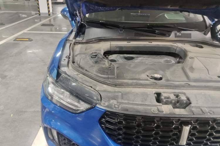 Used Wey VV5 2017 2.0T Flagship Edition Engine Bay Right