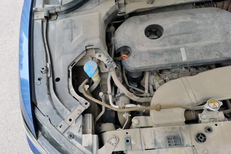 Used Wey VV5 2017 2.0T Ultra-Luxury Version Engine Bay Right