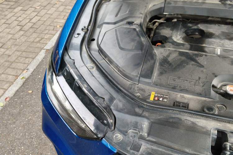 Used Wey VV5 2017 2.0T Flagship Edition Engine Bay Right