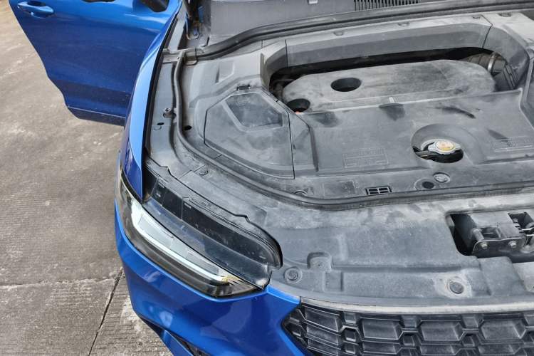 Used Wey VV5 2017 2.0T Ultra-Luxury Version Engine Bay Right