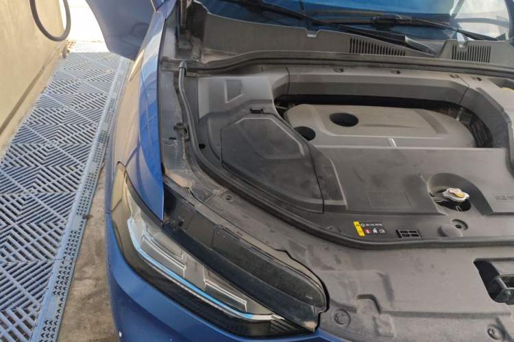 Used Wey VV5 2017 2.0T Flagship Edition Engine Bay Right