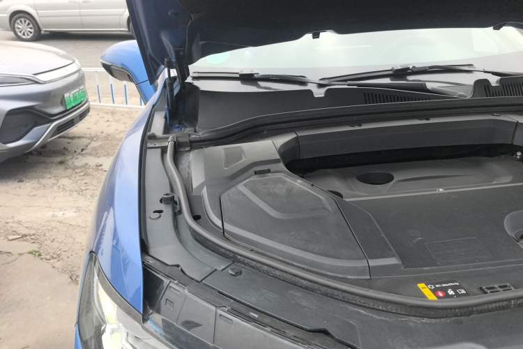 Used Wey VV5 2017 2.0T Ultra-Luxury Version Engine Bay Right