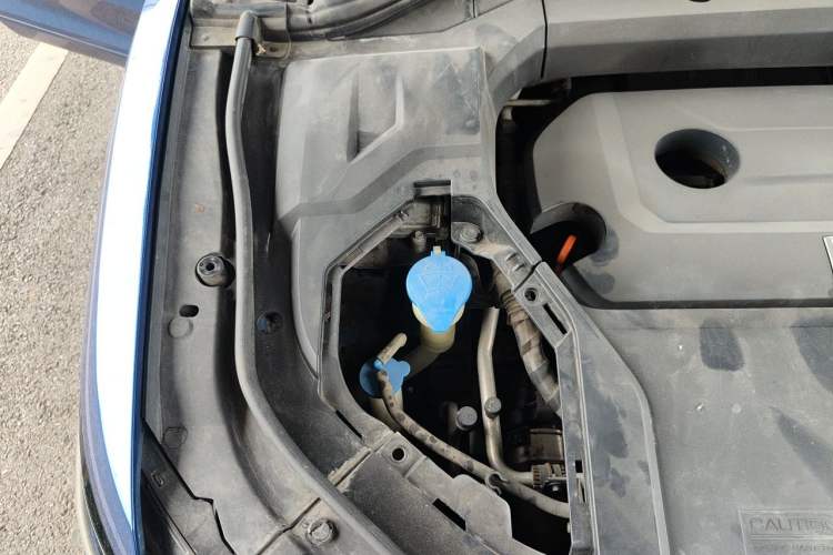 Used Wey VV5 2017 2.0T Flagship Edition Engine Bay Right