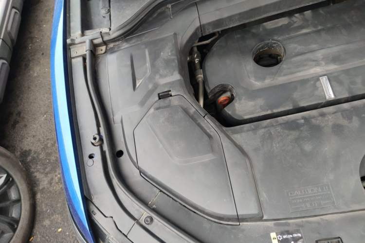 Used Wey VV5 2017 2.0T Flagship Edition Engine Bay Right