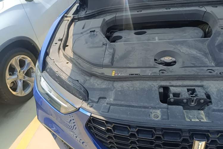 Used Wey VV5 2017 2.0T Flagship Edition Engine Bay Right