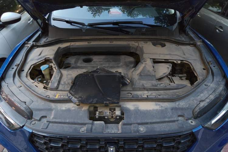 Used Wey VV5 2017 2.0T Ultra-Luxury Version Engine Bay