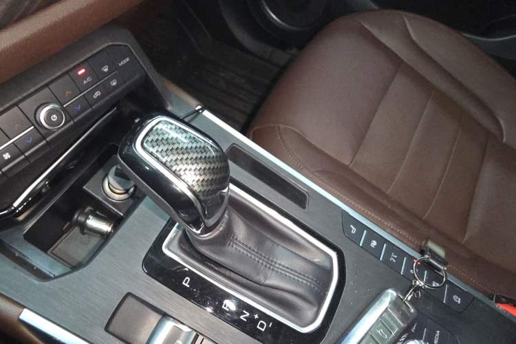 Used Wey VV5 2017 2.0T Flagship Edition Gear Lever