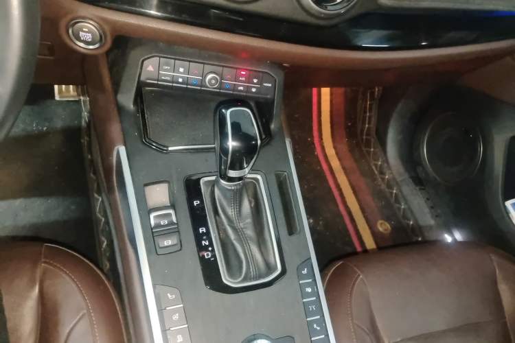 Used Wey VV5 2017 2.0T Flagship Edition Gear Lever