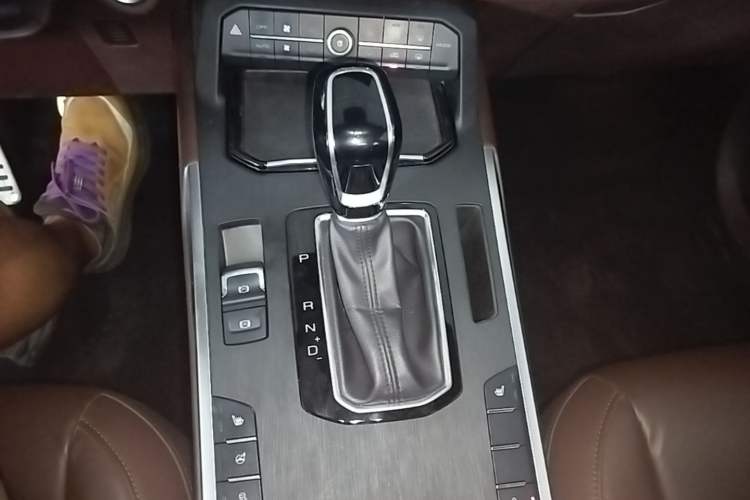 Used Wey VV5 2017 2.0T Ultra-Luxury Version Gear Lever