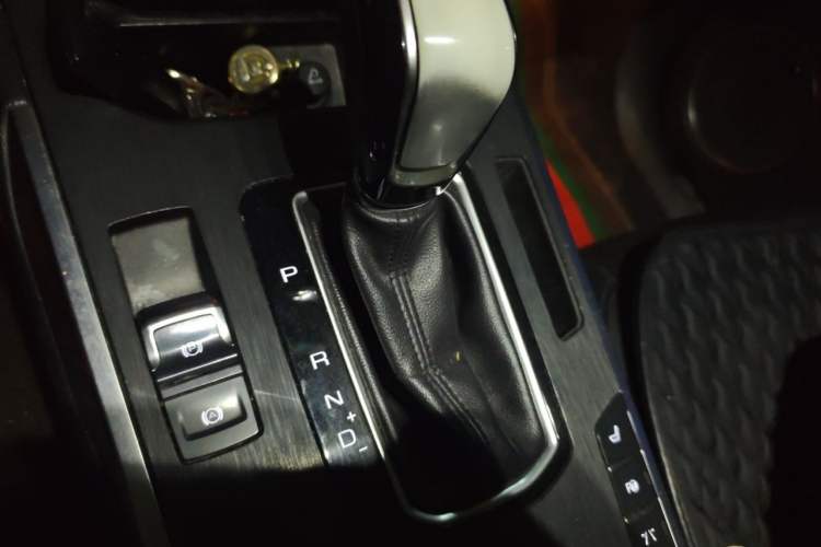 Used Wey VV5 2017 2.0T Ultra-Luxury Version Gear Lever