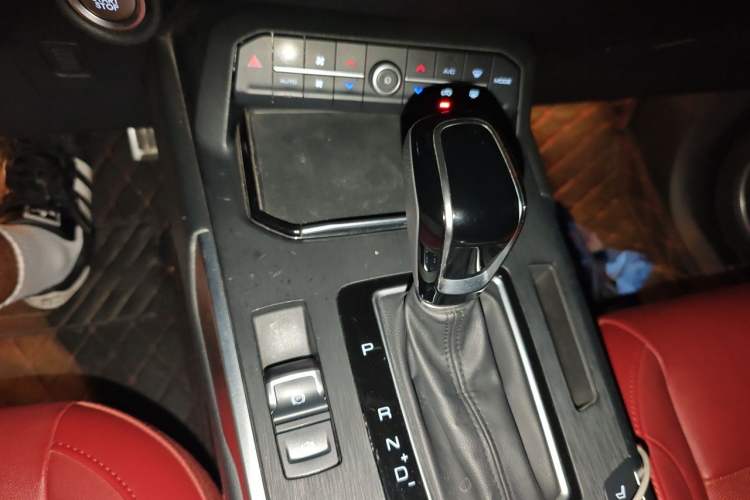 Used Wey VV5 2017 2.0T Flagship Edition Gear Lever