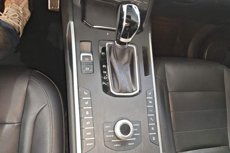 Used Wey VV5 2017 2.0T Flagship Edition Gear Lever