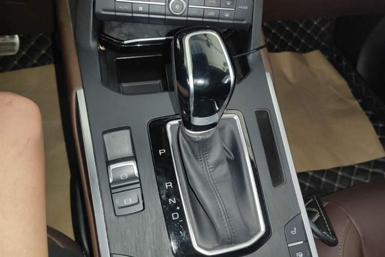Used Wey VV5 2017 2.0T Flagship Edition Gear Lever