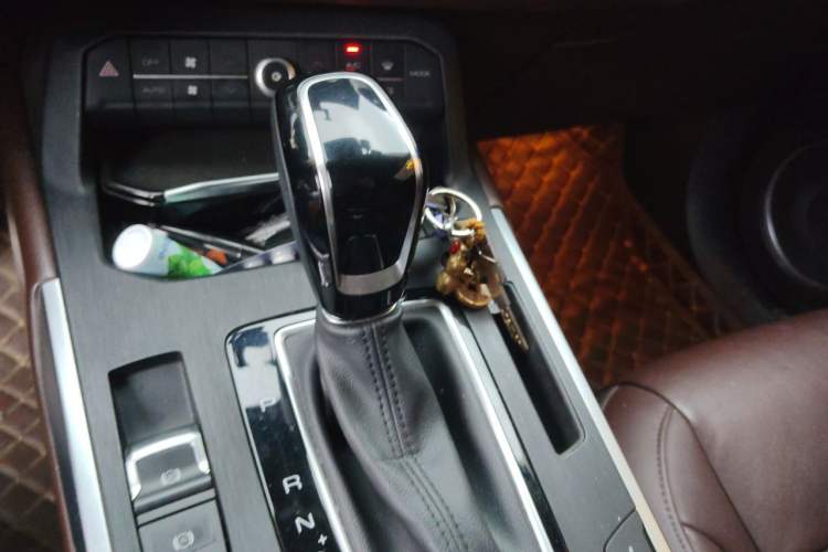 Used Wey VV5 2017 2.0T Flagship Edition Gear Lever