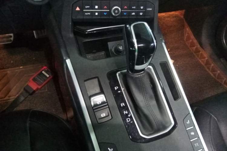 Used Wey VV5 2017 2.0T Flagship Edition Gear Lever