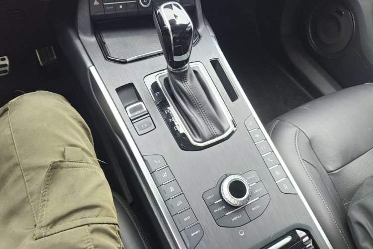 Used Wey VV5 2017 2.0T Flagship Edition Gear Lever