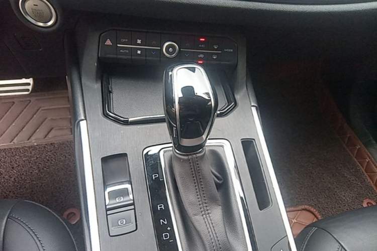 Used Wey VV5 2017 2.0T Flagship Edition Gear Lever