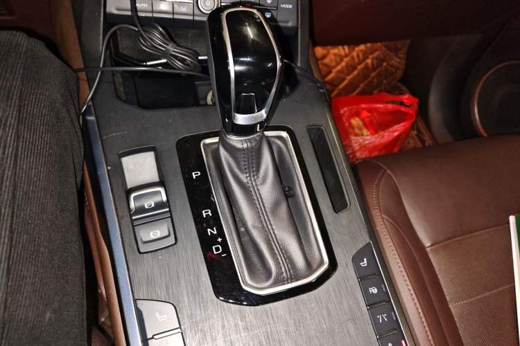 Used Wey VV5 2017 2.0T Flagship Edition Gear Lever