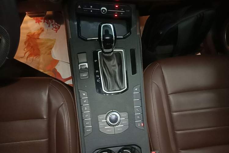 Used Wey VV5 2017 2.0T Ultra-Luxury Version Gear Lever
