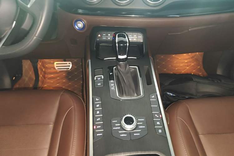 Used Wey VV5 2017 2.0T Ultra-Luxury Version Gear Lever