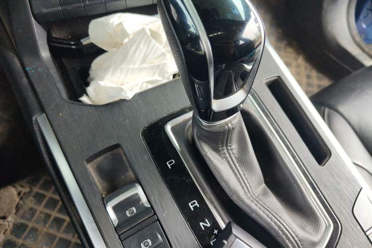 Used Wey VV5 2017 2.0T Flagship Edition Gear Lever