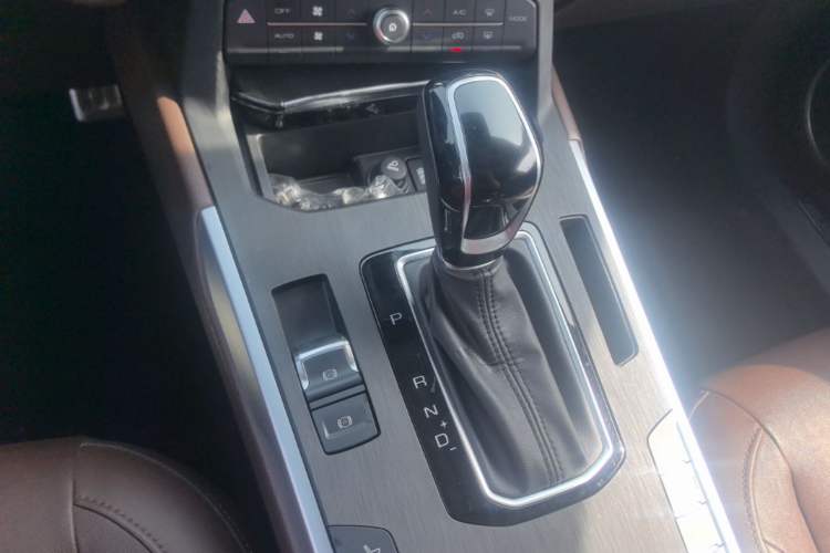 Used Wey VV5 2017 2.0T Flagship Edition Gear Lever