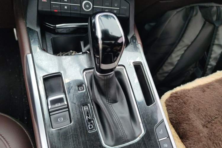 Used Wey VV5 2017 2.0T Flagship Edition Gear Lever
