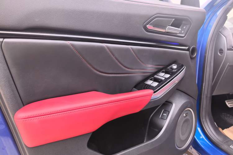 Used Wey VV5 2017 2.0T Ultra-Luxury Version Interior 3