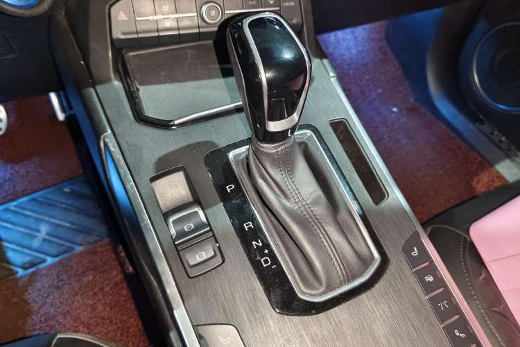 Used Wey VV5 2017 2.0T Flagship Edition Interior 4