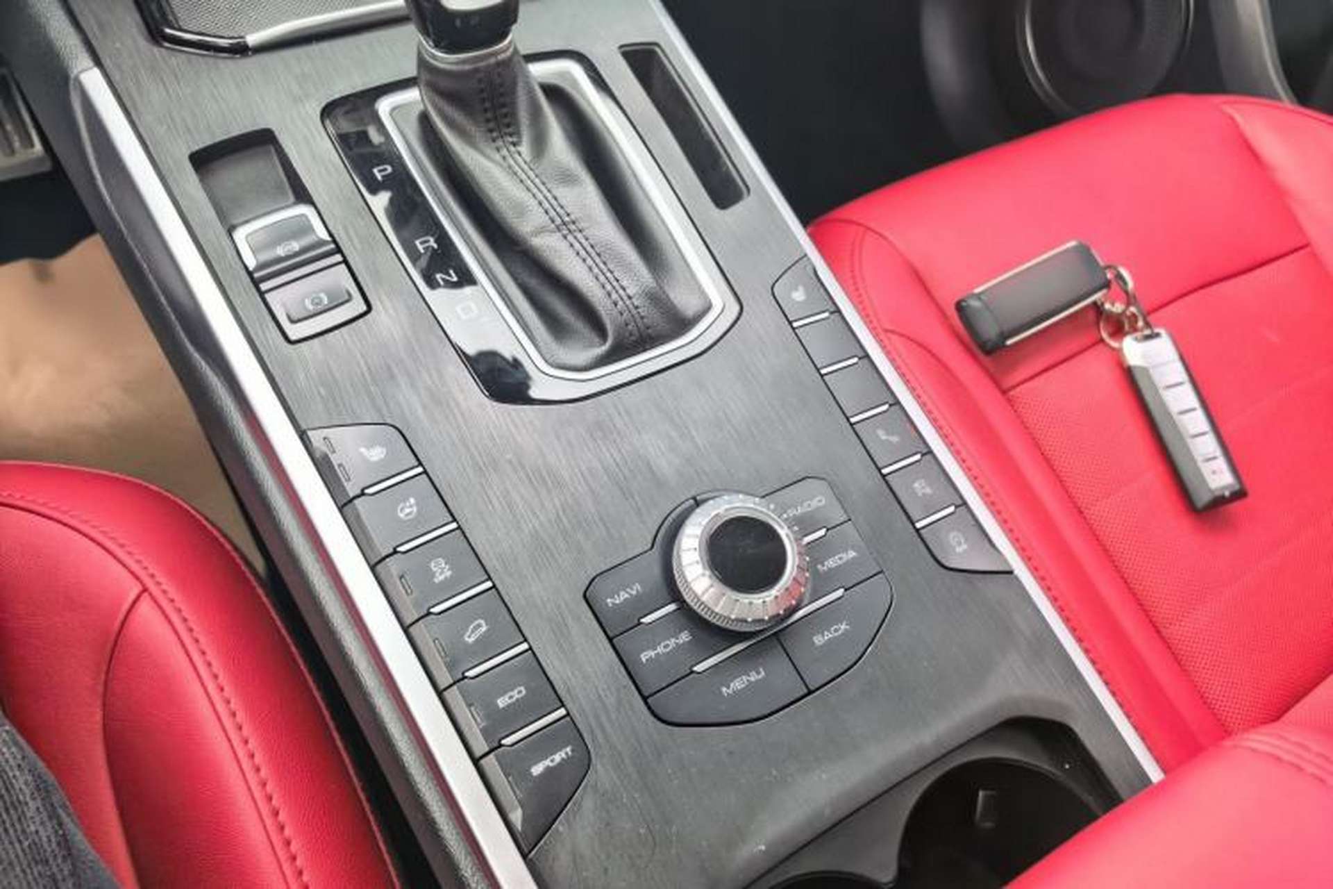 Used Wey VV5 2017 2.0T Ultra-Luxury Version Interior 8