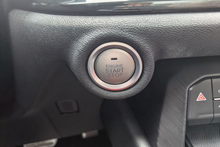 Used Wey VV5 2017 2.0T Ultra-Luxury Version Interior 9