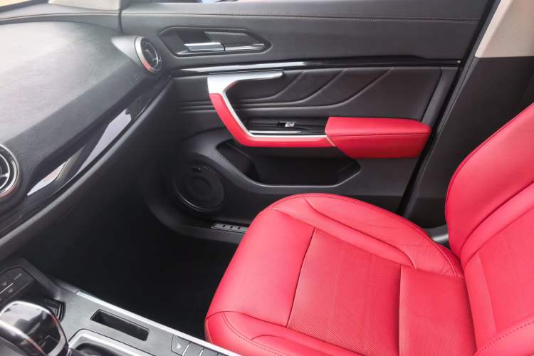 Used Wey VV5 2017 2.0T Ultra-Luxury Version Interior 9