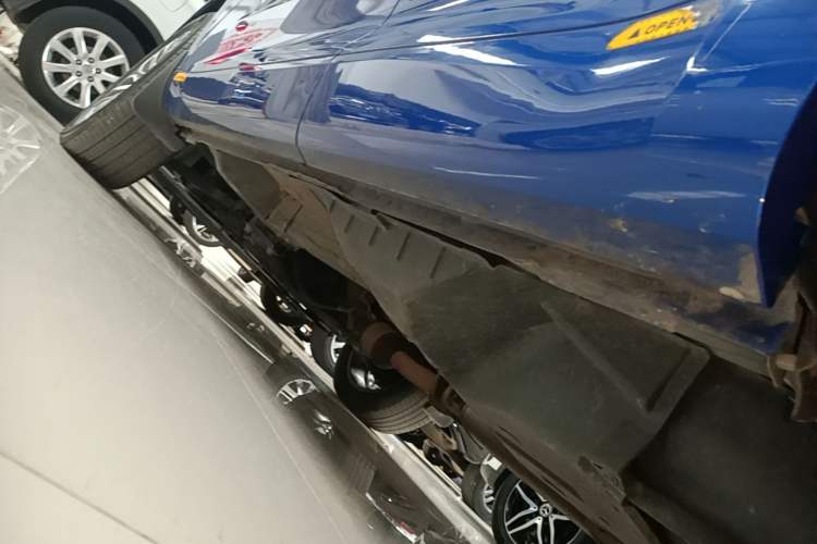 Used Wey VV5 2017 2.0T Ultra-Luxury Version Left Side Sill