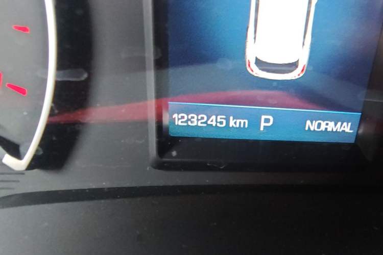 Used Wey VV5 2017 2.0T Ultra-Luxury Version Odometer Close Up