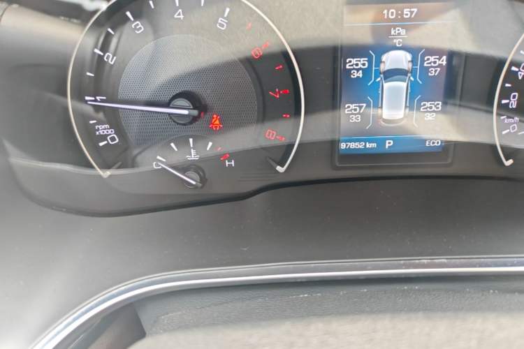 Used Wey VV5 2017 2.0T Ultra-Luxury Version Odometer Close Up