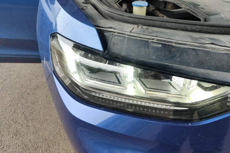 Used Wey VV5 2017 2.0T Flagship Edition Right Front Headlight