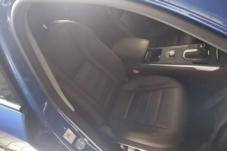 Used Wey VV5 2017 2.0T Ultra-Luxury Version Right Front Seat
