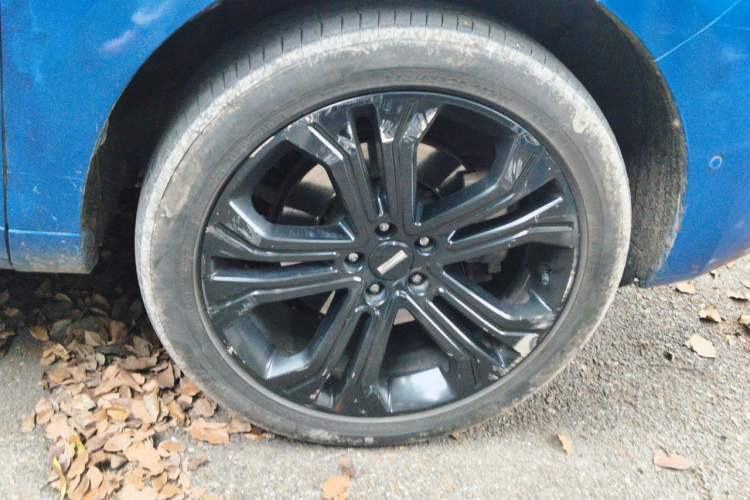 Used Wey VV5 2017 2.0T Flagship Edition Right Front Wheel Hub