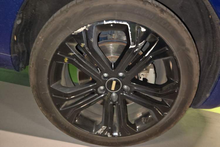 Used Wey VV5 2017 2.0T Flagship Edition Right Front Wheel Hub