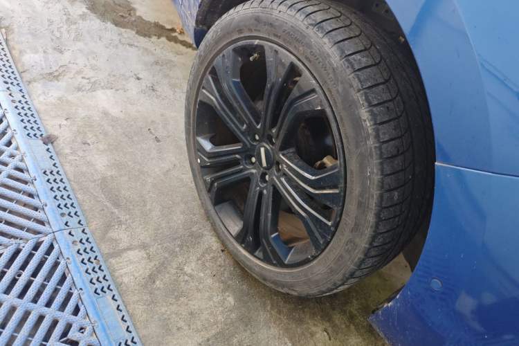 Used Wey VV5 2017 2.0T Flagship Edition Right Front Wheel Hub