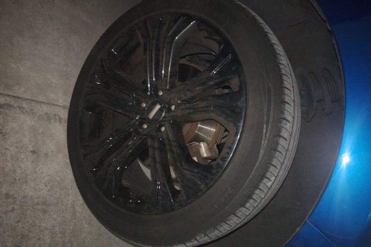 Used Wey VV5 2017 2.0T Flagship Edition Right Front Wheel Hub
