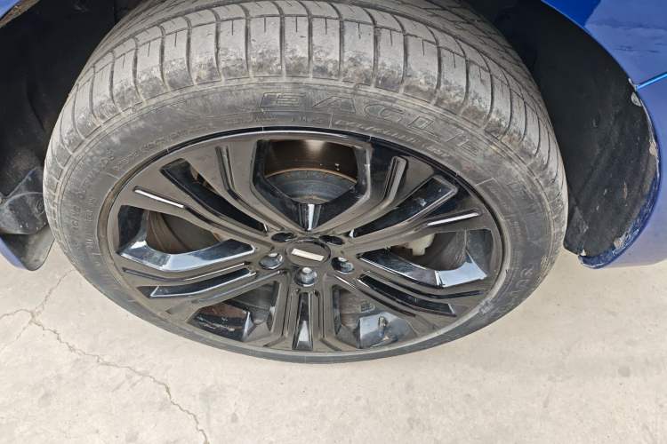 Used Wey VV5 2017 2.0T Flagship Edition Right Front Wheel Hub