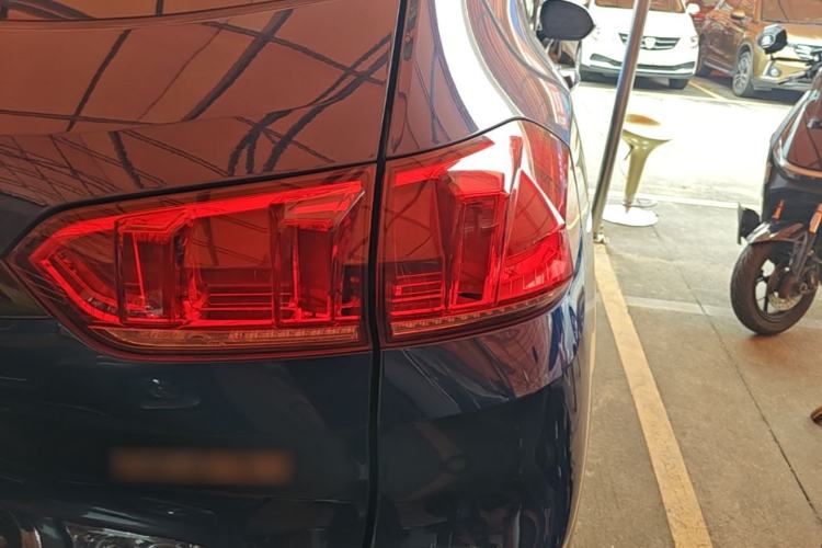 Used Wey VV5 2017 2.0T Ultra-Luxury Version Right Rear Taillight