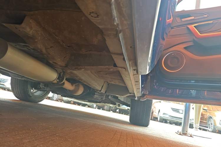 Used Wey VV5 2017 2.0T Ultra-Luxury Version Right Side Sill